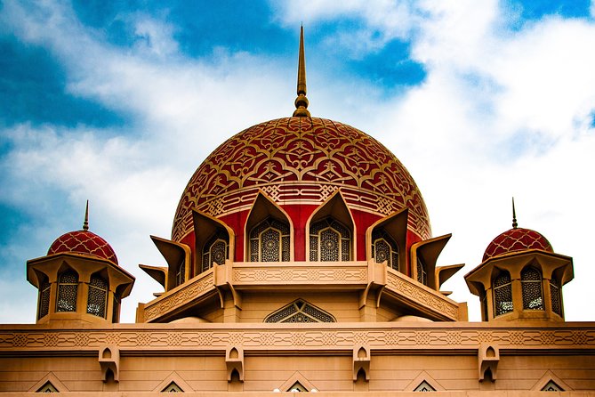 °17or19 Hrs Kuala Lumpur Van Tour from Singapore w' Tour Guide - Markets and crafts: where the food and shopping energy lives