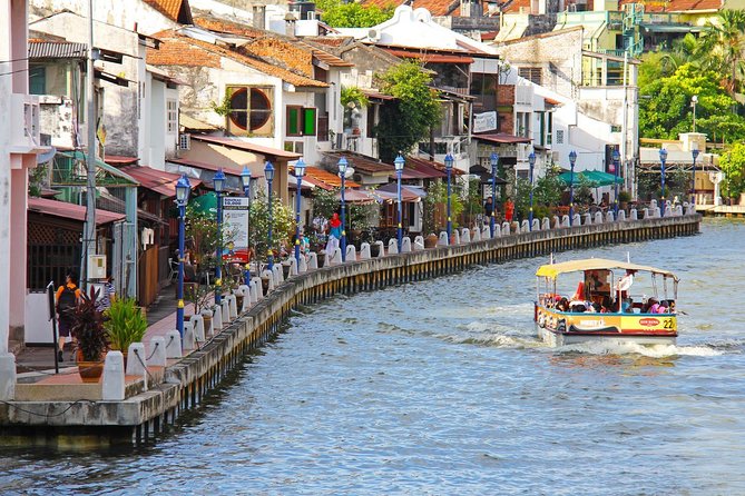 #19Hrs Kuala Lumpur & Melaka MPV Tour from Singapore w' TourGuide - Getting from Singapore smoothly: MPV comfort plus border reality
