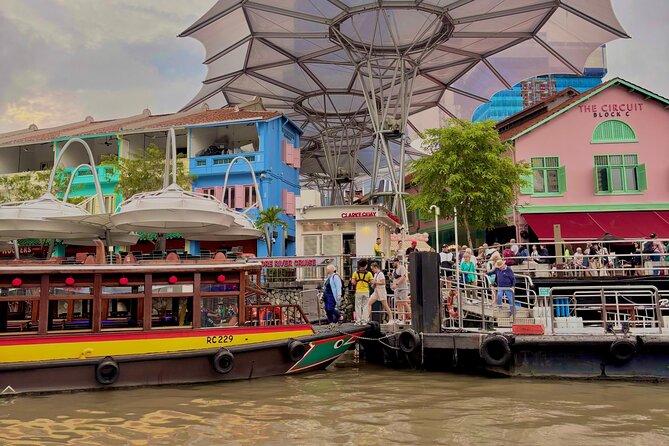 2 Pax Bundle Singapore River Cruise and Stunning Light Shows - Merlion and the riverfront landmarks you pass after dark