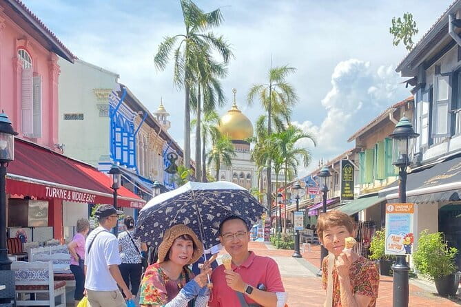 5 hours Little India, Kampong Glam, Chinatown with 9 Food Tasting - The guide factor: what Kelvin, Ronnie Tan, Jeanette, and Wee Soon bring