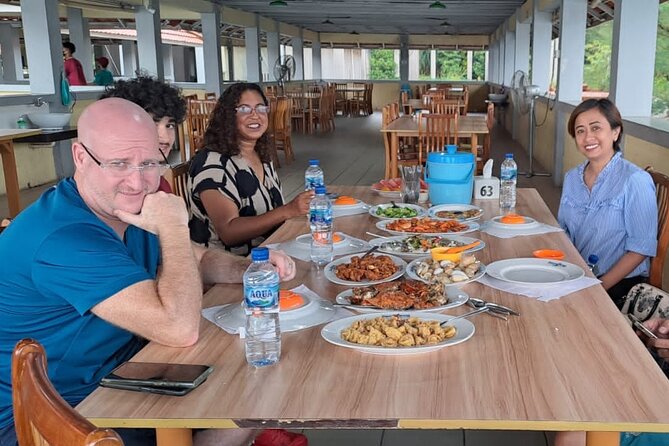 Batam Heritage Tour with Singapore Ferry Ticket, Lunch & Massage - Batam Mosque and Monument Stops: Fast Photos With Real Local Flavor