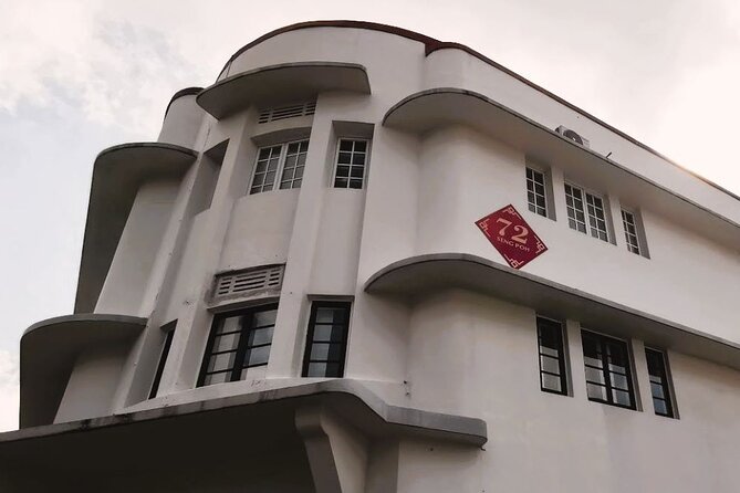 Botanic Gardens & Tiong Bahru Walking Tour with Breakfast - Tiong Bahru after breakfast: Art Deco streets and market life