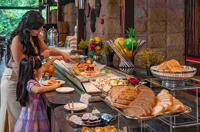 Breakfast In the Wild at Singapore Zoo Promo - Weather can change animal availability at breakfast