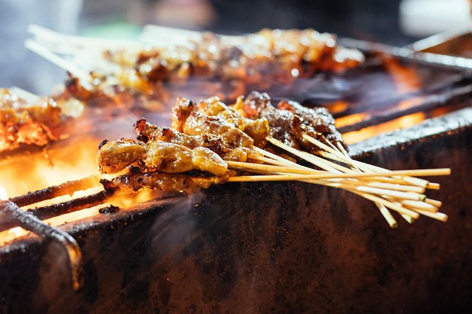 Drinks & Bites in Singapore Private Tour - Why Geylang Works for a Night-First Introduction