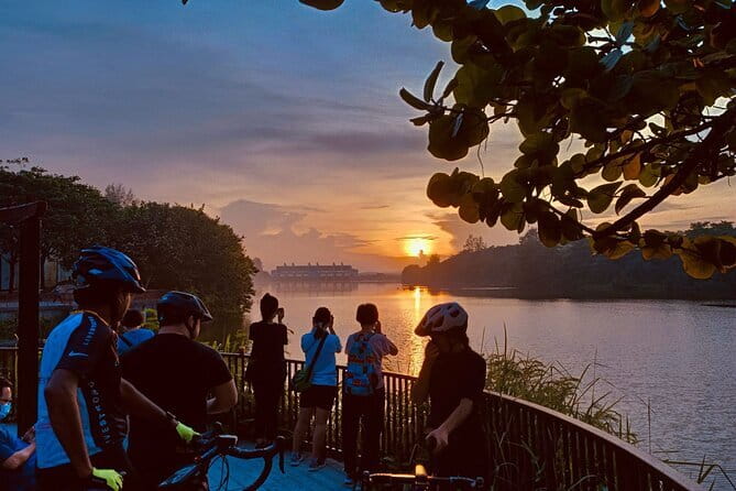 Explore a Rainforest teeming with Wildlife at Night! - Price, duration, and best timing in Singapore