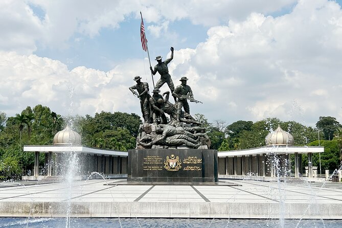 From Singapore: Private Kuala Lumpur / Malacca tour + SKY DINING - National Monument, Central Market, and Thean Hou Temple: three KL moods in a row