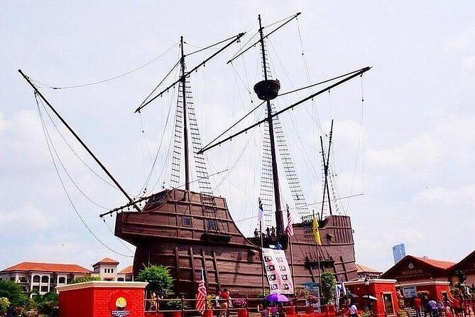 From Singapore: Private Malacca day tour (via drive-thru border) - The 5:00am start and the “15-hour day” reality check