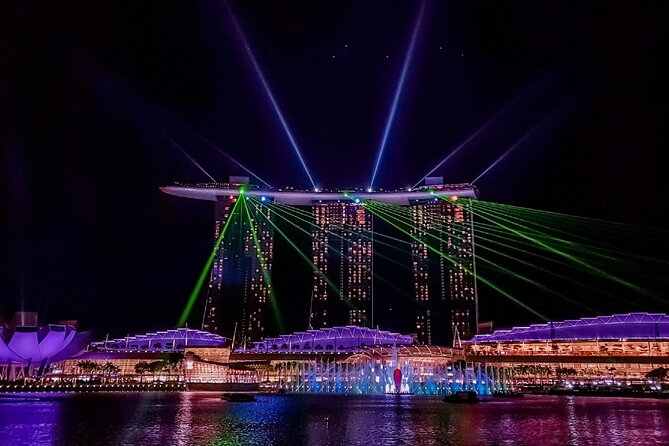 Fun Vee Night Out Guide Tour with River boat - Orchard Road and the Sheares Ave drive: pretty views, not much time