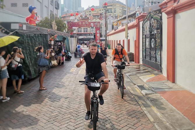 Historical Singapore Bike Tour on Full-Sized Bicycles - Food Stops and the Coffee-Shop Break That Keeps the Tour Honest