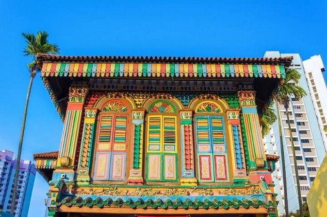 Kampong Glam and Little India Join-in Walking Tour - Sri Veeramakaliamman Temple and Little India Arcade: Faith and Architecture Close Together