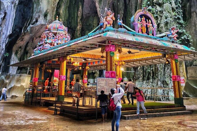 Kuala Lumpur and Malacca: Private Historical Tour from Singapore - Thean Hou Temple and Red Square: faith and colonial footprints
