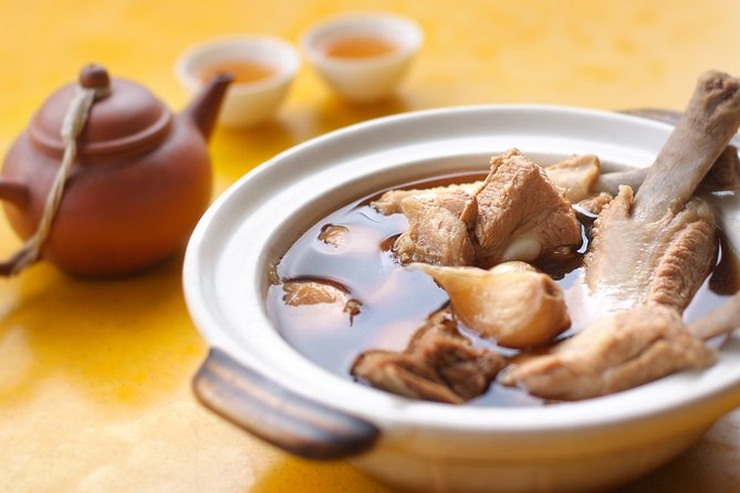 Michelin Premium Food Tour with Hawker Centre & Chinatown Tour - Hawker Centre + Wet Market: How Singapore Stops Treat Ingredients Like News