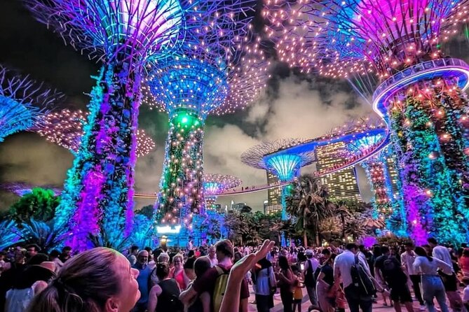Night out with 6 Food Tastings, Spectra & Garden Rhapsody Shows - Stop 6: Apple Marina Bay Sands, the floating store stop