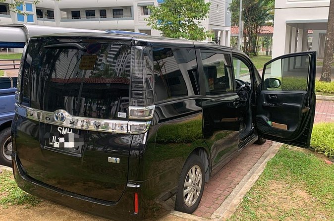 Private Airport Transfers in Singapore - Child safety seats and pre-arranging needs