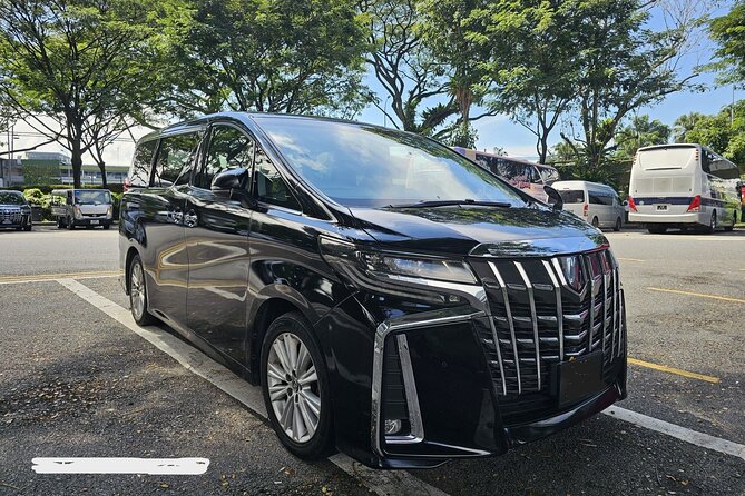 Private Airport Transfers in Singapore - The meet-and-greet: your name sign plan