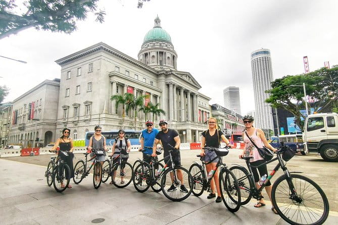 Private Tour Singapore Street Food & Night Tour - Stop 3: Merlion Park—icon photos plus an orientation break