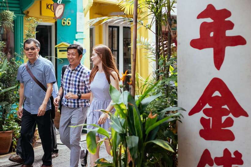 Singapore: 2.5-Hour Private City Tour Off the Beaten Track - Kampong Lorong Buangkok: Where Neighborhood Life Becomes the Main Attraction