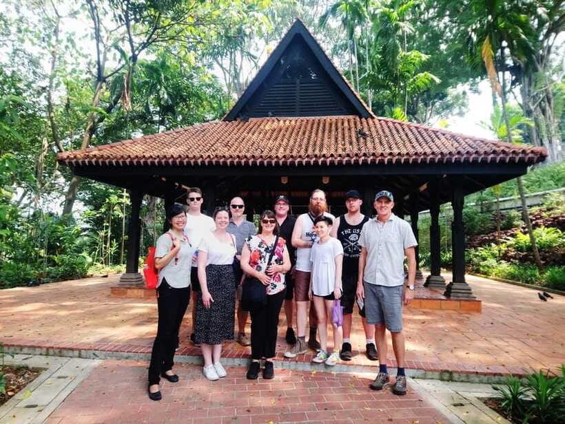Singapore 2.5-Hour Walking Tour: Graves, Guns & Battles - Pacing, shoes, and the realistic side of the stairs
