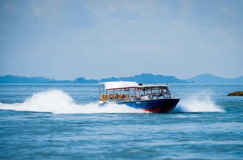 Singapore: Albatross Speedboat Adventures Ticket - The route: southern islands, pass-by sights, and that skyline moment
