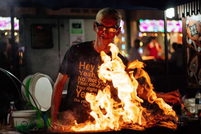 Singapore by Night 2.5-Hour Private Tour - The hawker center stop: what’s included and how to enjoy it