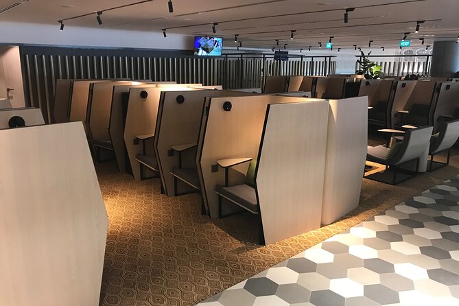 Singapore Changi Airport BLOSSOM - SATS & Plaza Premium Lounge at Terminal 4 - Seating and space: great for resting, not always for sleeping