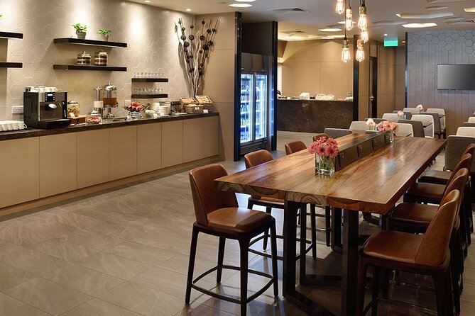 Singapore Changi Airport (SIN) T1/T2/T3/T4 VIP Lounge Access - Crowds and food variety: where the experience can change day to day