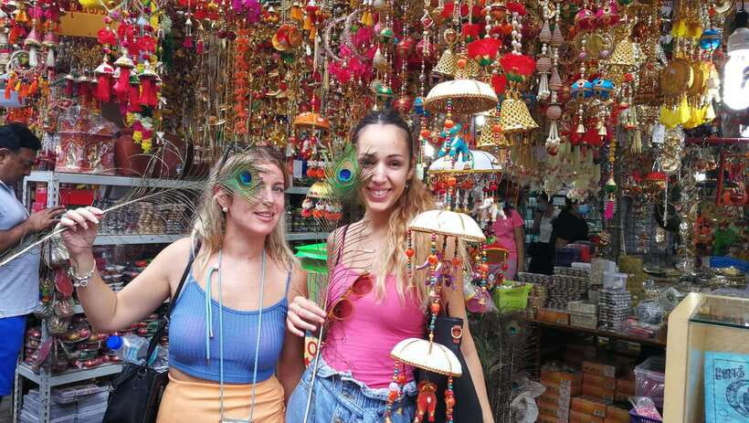 Singapore: Chinatown and Little India Guided Walking Tour - Little India: Temples, Street Art, and Shophouse Color