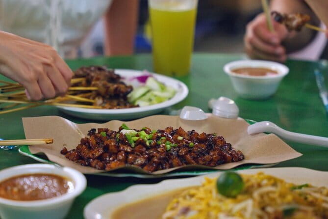 Singapore: Chinatown Food Adventure with 6 Tastings - Chinatown food, but as a game you control