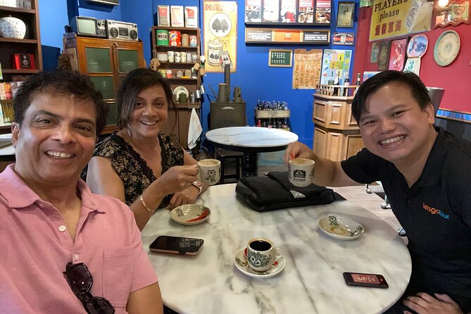 Singapore: Chinatown Hawker Food Tasting Tour - How the guide turns street food into a story