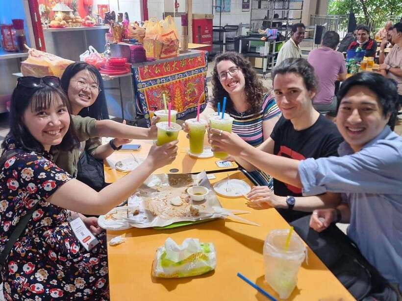 Singapore: Chinatown Hawker Guided 8-Dish Tasting Tour - Guide quality: why the names you hear matter