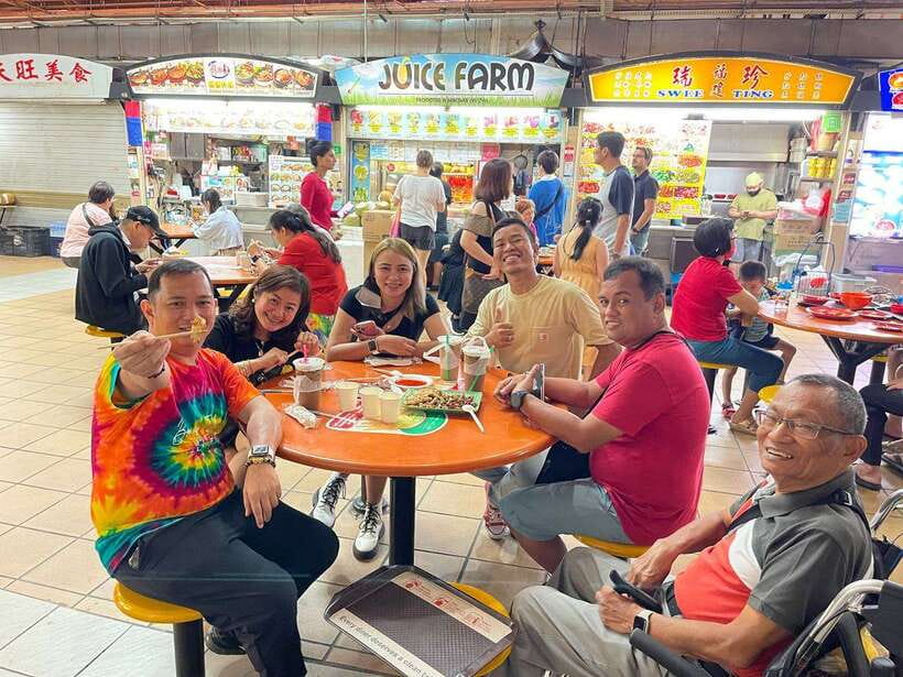 Singapore: Chinatown Hawker Guided 8-Dish Tasting Tour - The Chinatown walk: what the guide adds beyond the food