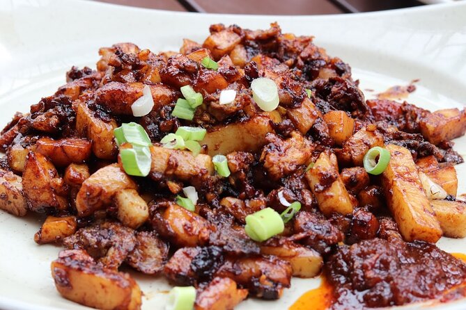 Singapore: Chinatown Hawker Market Food Tour with 7 Food Tastings - Marina Bay’s Red Dot Design Museum: A Practical Pace Change