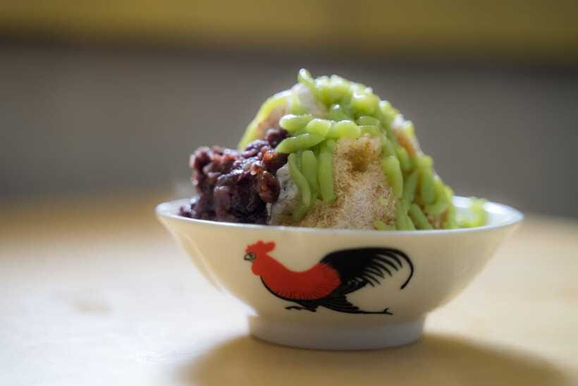 Singapore: Chinatown Hawkers Food Tour with 7 Food Tastings - Should you book this Singapore Chinatown hawker food tour?