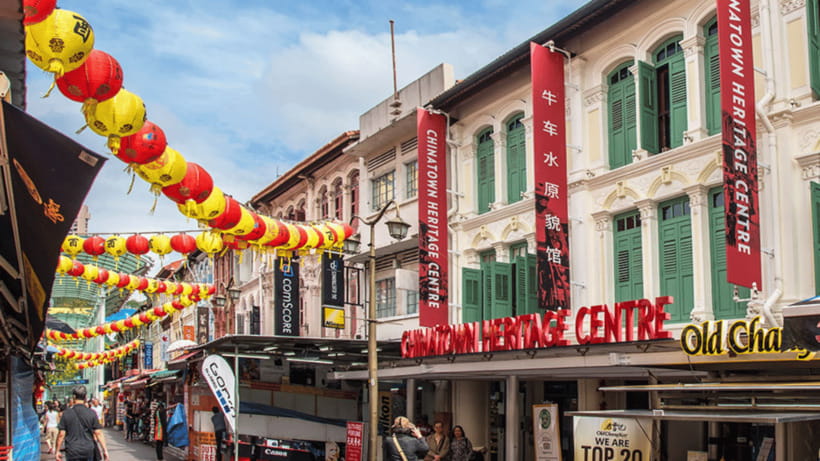 Singapore: Chinatown Hidden Treasure Walking Tour with Snack - Chinatown Heritage Centre: immigrant survival stories and the Hong Tou Jin sculpture