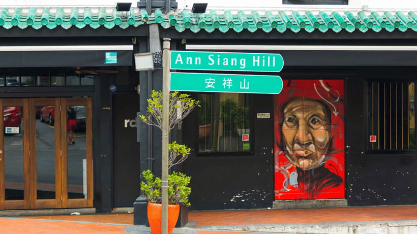 Singapore: Chinatown Hidden Treasure Walking Tour with Snack - Ann Siang Hill and Club Street: restored shophouses and a movie-famous photo spot