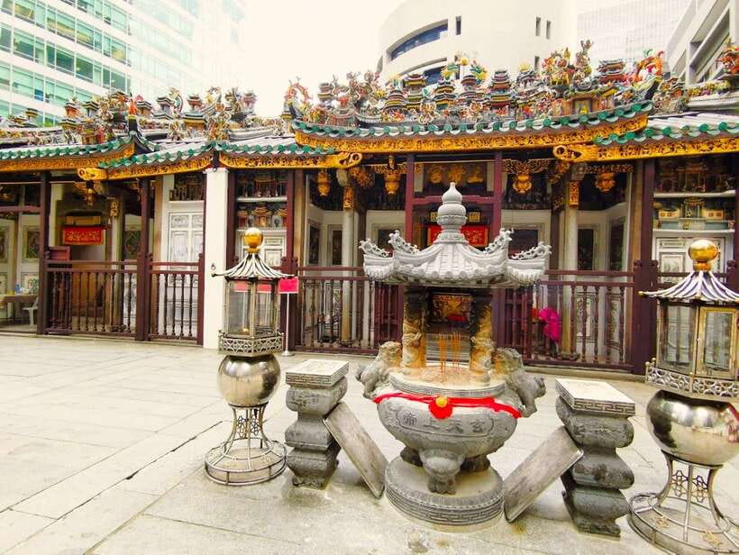 Singapore: Chinatown Historic Walking Tour with Lunch - Meeting at The Whisky Distillery in One Raffles Place