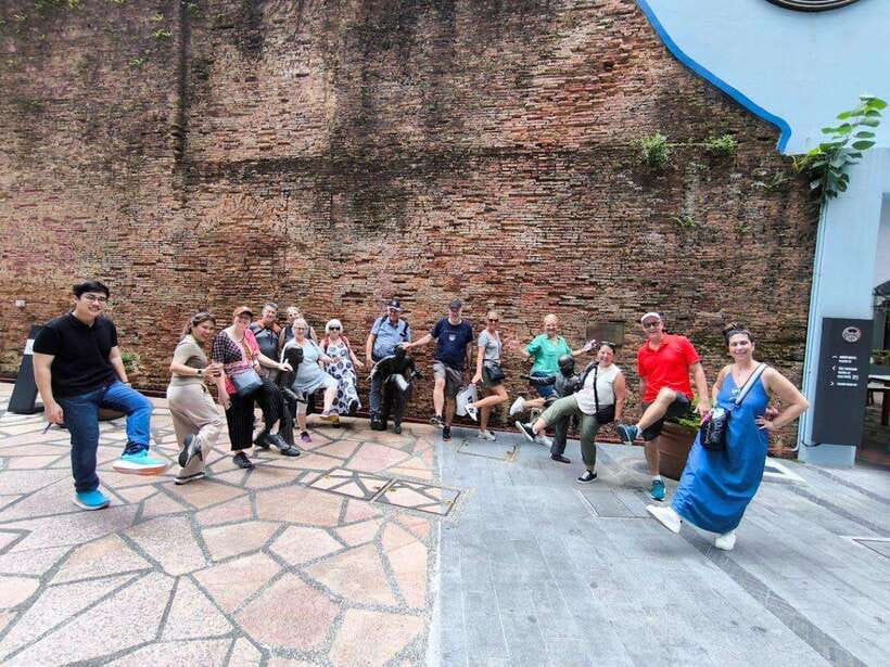 Singapore: Chinatown Historic Walking Tour with Lunch - Tea time at Pek Sin Choon and Cantonese pastry browsing