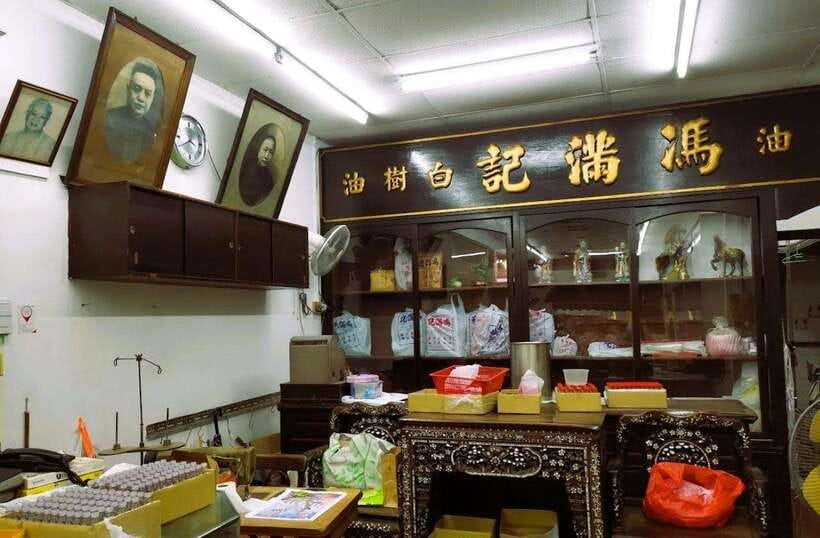 Singapore: Chinatown Historic Walking Tour with Lunch - Pagoda Street to Sri Mariamman Temple: layers you can feel