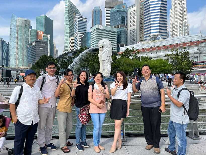 Singapore: City Highlights Walking Tour & Singapore River - Jubilee Bridge finish: a satisfying ending point