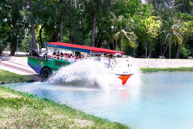 Singapore Duck Tour - Getting on at Suntec City: the start that keeps your morning moving
