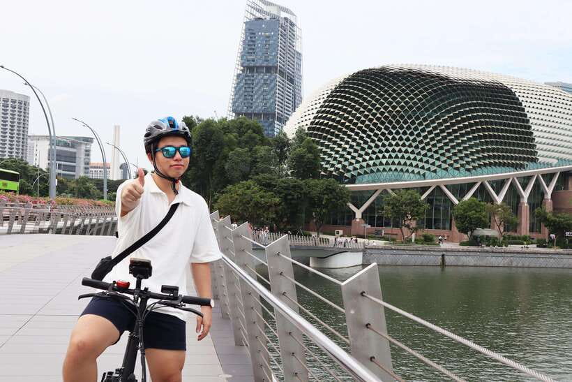 Singapore: Electric Bicycle Experience (Rental and Tour) - The Marina Bay icons: Marina Bay Sands, Merlion Park, and Esplanade