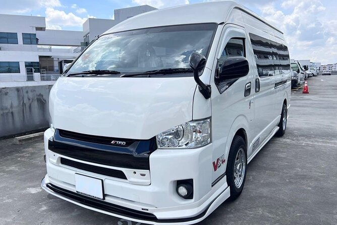 Singapore Escorted Tours - Private Car Charter in Singapore - Meeting your driver: the one place you should be ready for friction