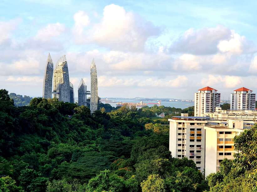 Singapore: Faber Peak Guided Walking Tour with Breakfast - Into the forest up to Mount Faber: easy paths, real Singapore air