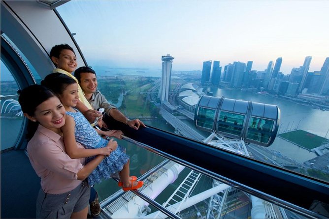 Singapore Flyer Experience with Singapore Sling - Express boarding and a maximum of 15: how the experience stays calm