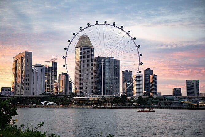 Singapore Flyer - What You’ll See from the Capsules (Merlion, Raffles Place, and Beyond)
