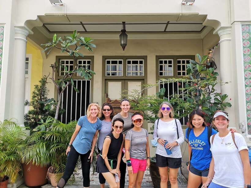 Singapore: Food and Bike Tour: Katong District - Peranakan stories: the culture behind the dishes