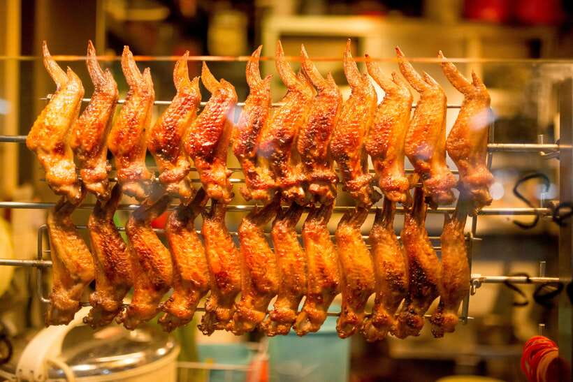 Singapore: Foodie Experience Guided Tour with 5 Tastings - Pagoda Street tastings: bakkwa first, then fruit and seafood vibes