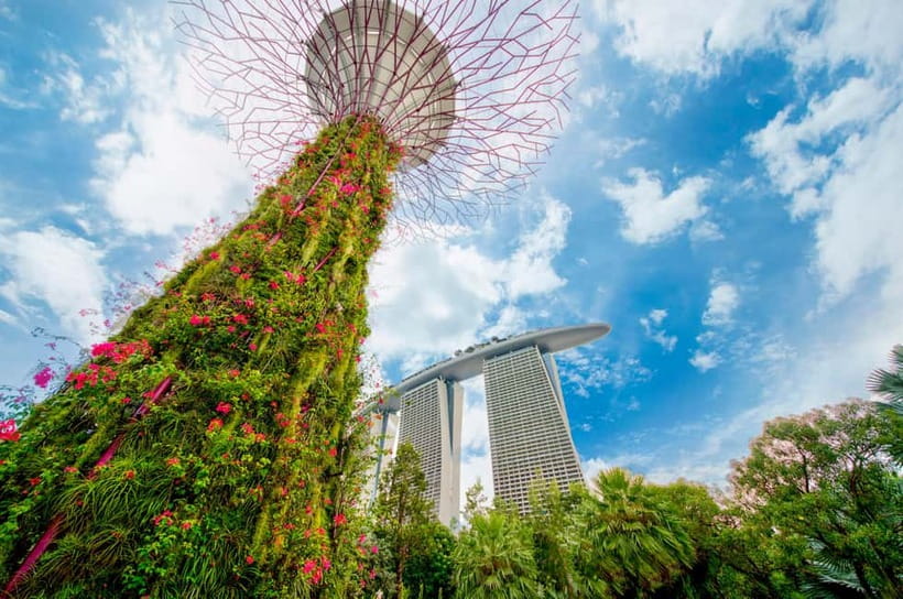 Singapore: Gardens by the Bay & Jurassic World with Pickup - Jurassic World: Animatronic Dinosaurs Inside Multiple Zones