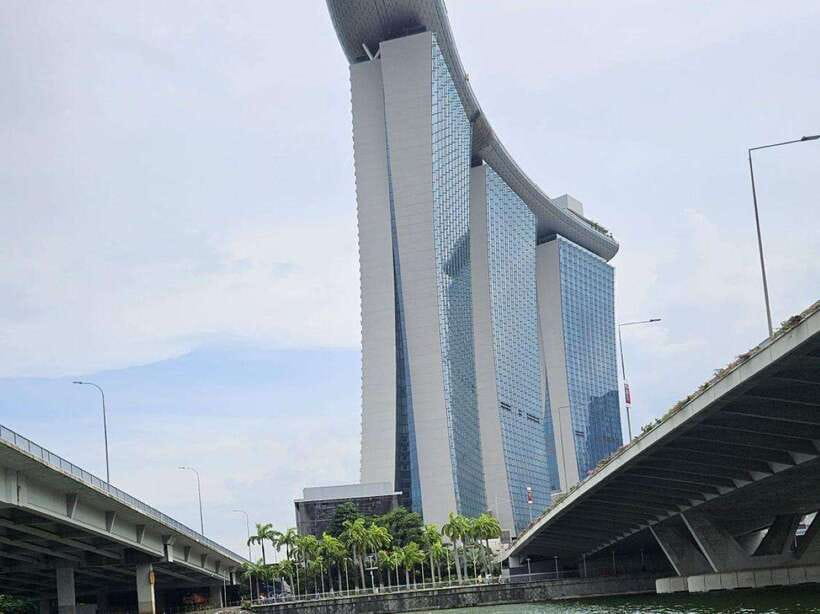 Singapore: Guided City Tour by Amphibious Duck Boat - Merlion Moments: A Short Stop That Helps You Navigate Later