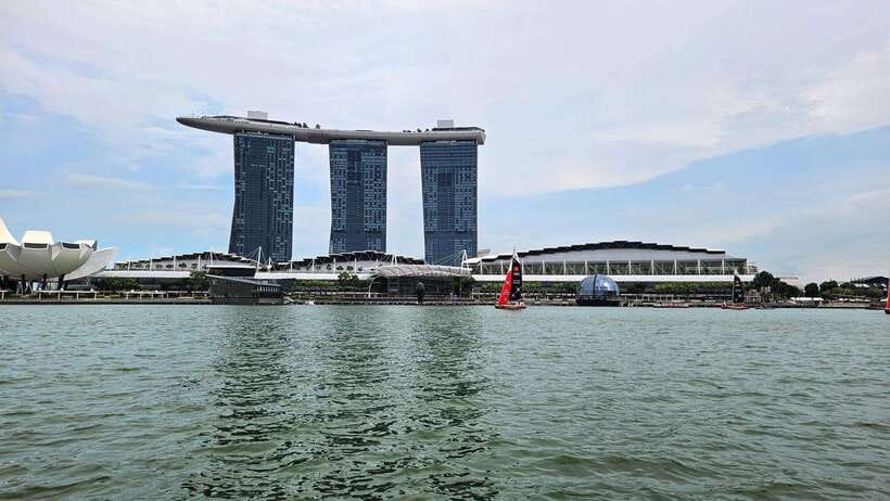 Singapore: Guided City Tour by Amphibious Duck Boat - Fountain of Wealth Loop: Finishing at Suntec City with a Simple Win